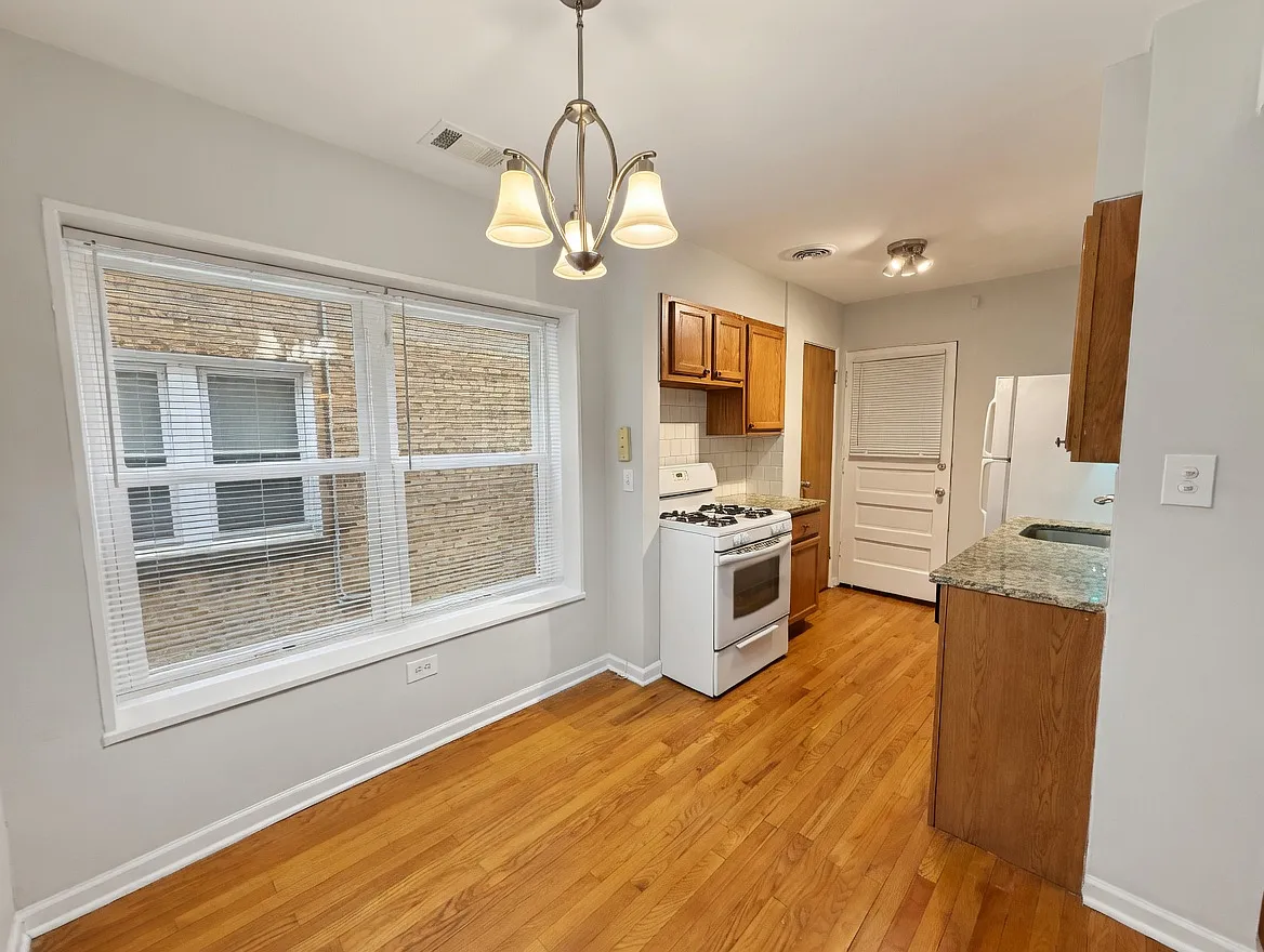 Building Photo - 6535 N Mozart St #1GF