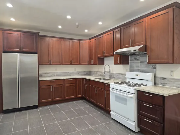 5914 Camden St #A, Oakland, CA 94605