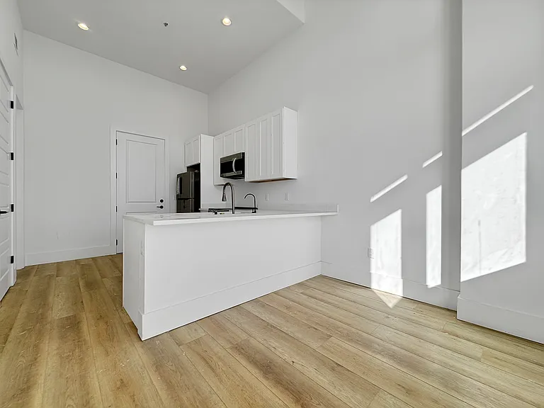 Holy Cross Apartments — Photo 6