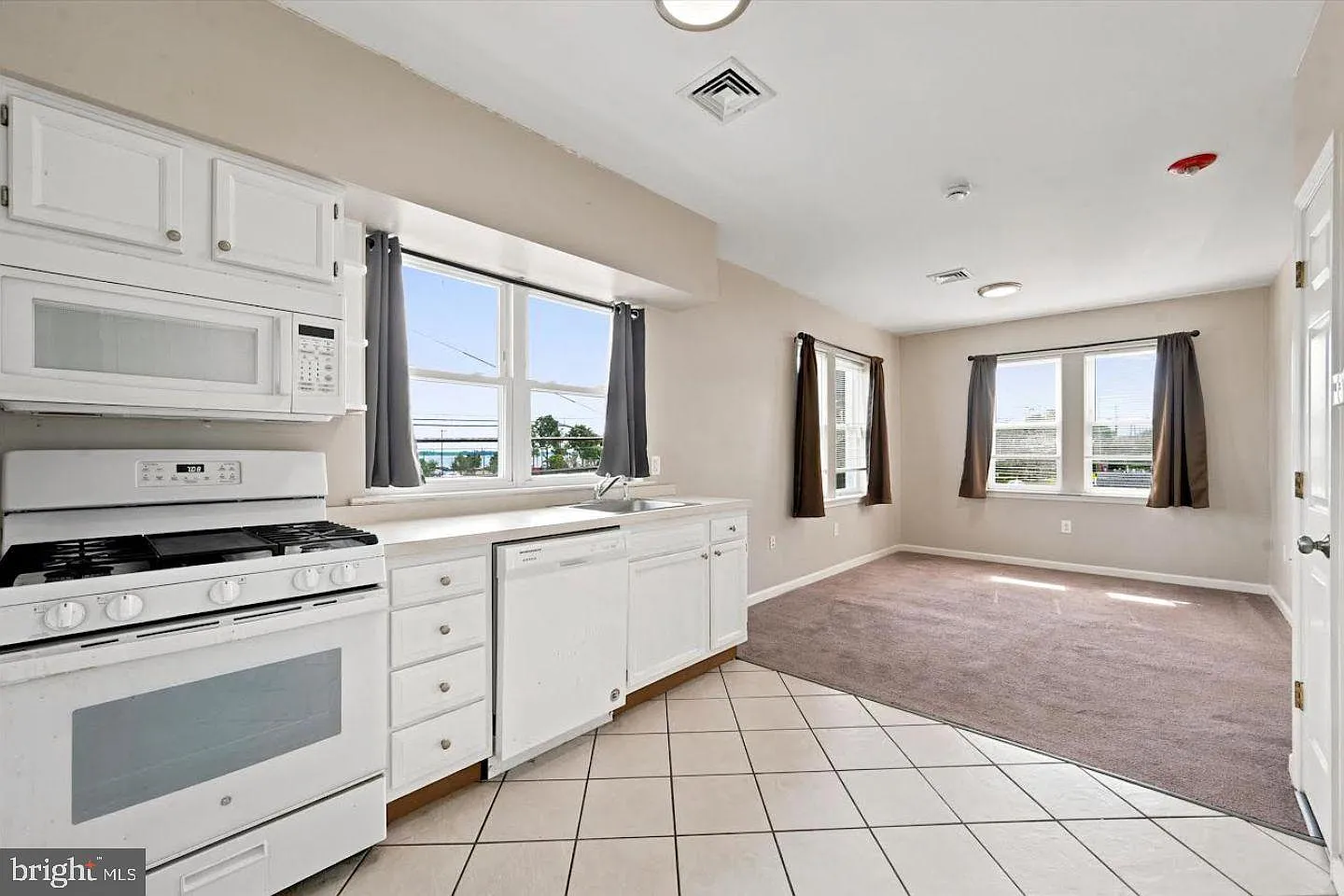 1 bed, 600 sqft, $1,195 — Photo 2