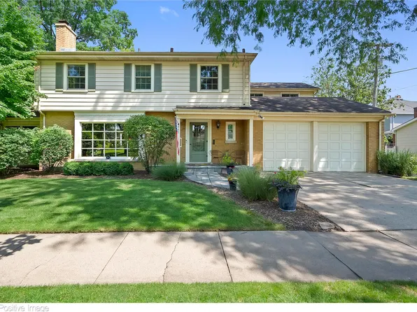 647 S Kensington Ave, La Grange, IL 60525