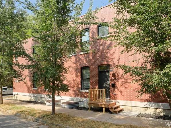 2725 Salena St, Saint Louis, MO 63118