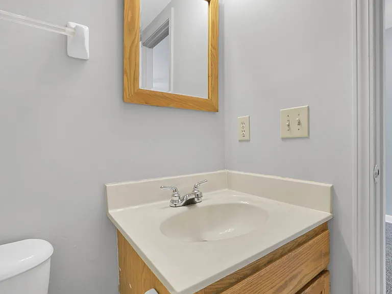 933 Briaro St — Photo 17
