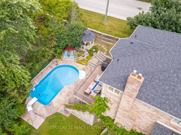 898 Baylawn Dr, Pickering, ON L1X 2N7
