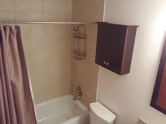 5th image of 406 Brownstone Dr