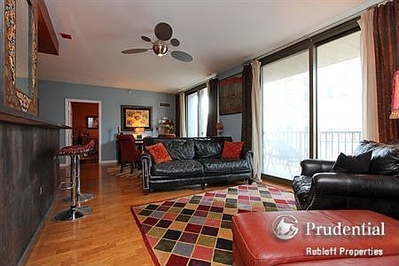 1st image of 635 N Dearborn St APT 1704