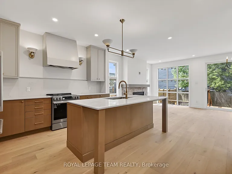 608 Tweedsmuir Ave #A — Photo 4