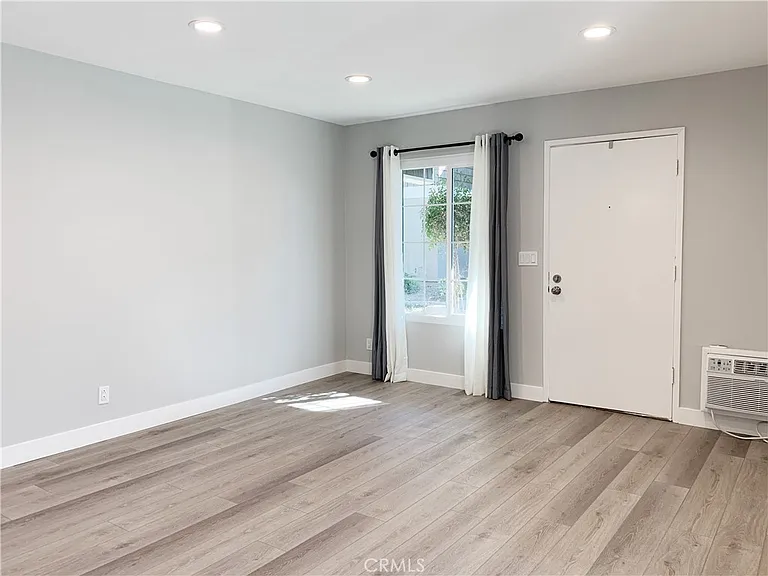 55 Streamwood — Photo 12
