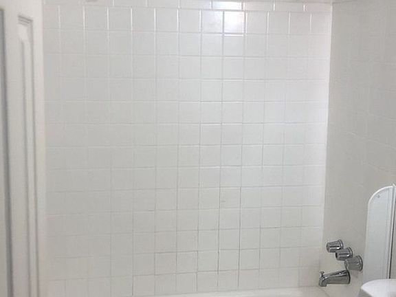 3rd image of 350 Fort Worth Ave APT 10
