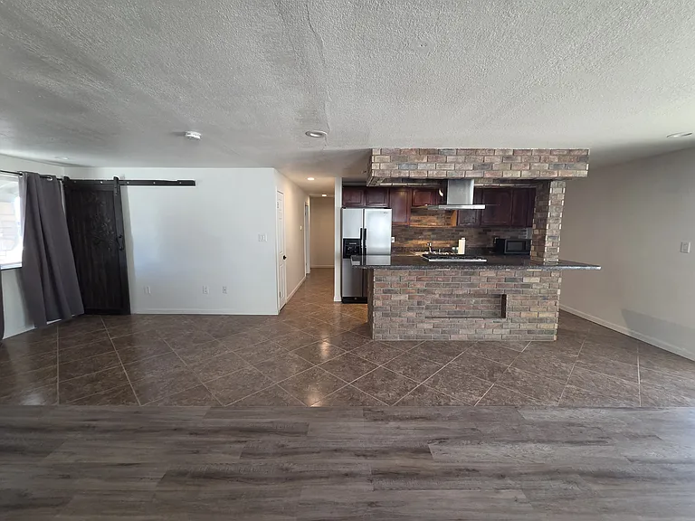 3643 E Ludlow Dr — Photo 5