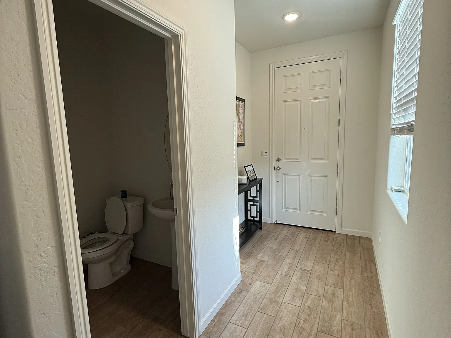 3 bed, 2.5 bath, 1412 sqft, $2,600 — Photo 2