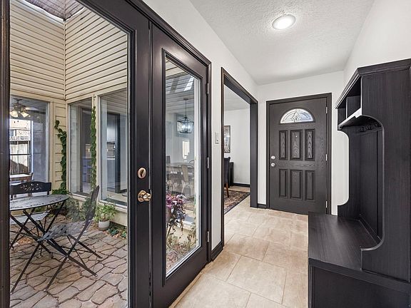 4th image of 810 Hidden Canyon Rd