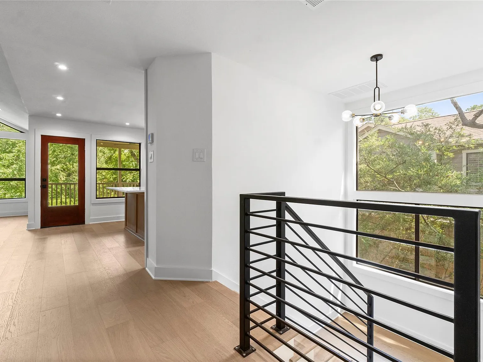 3 bed, 2.5 bath, 2150 sqft, $4,100 — Photo 4