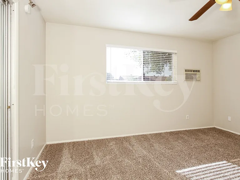 3301 W Mountain View Rd — Photo 9