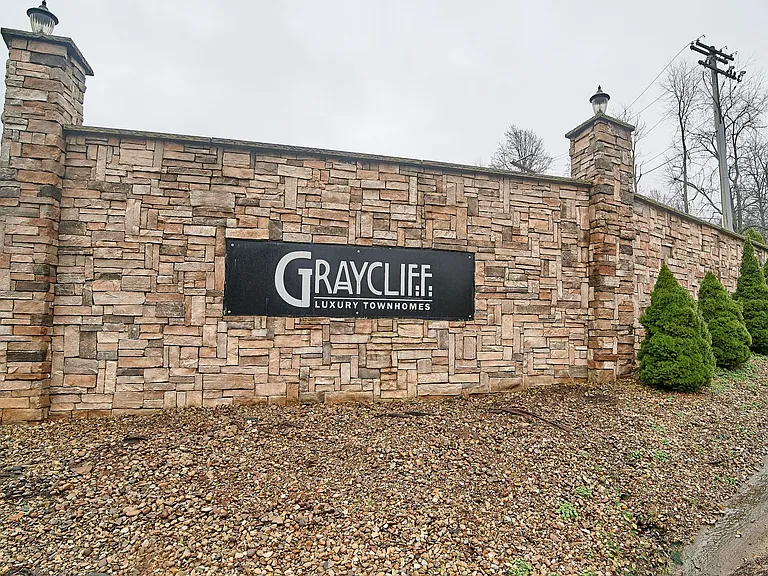Graycliff Townhomes — Photo 17
