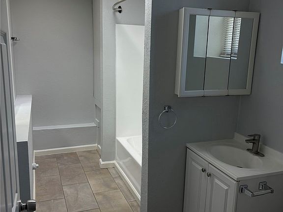 4th image of 2618 4th St