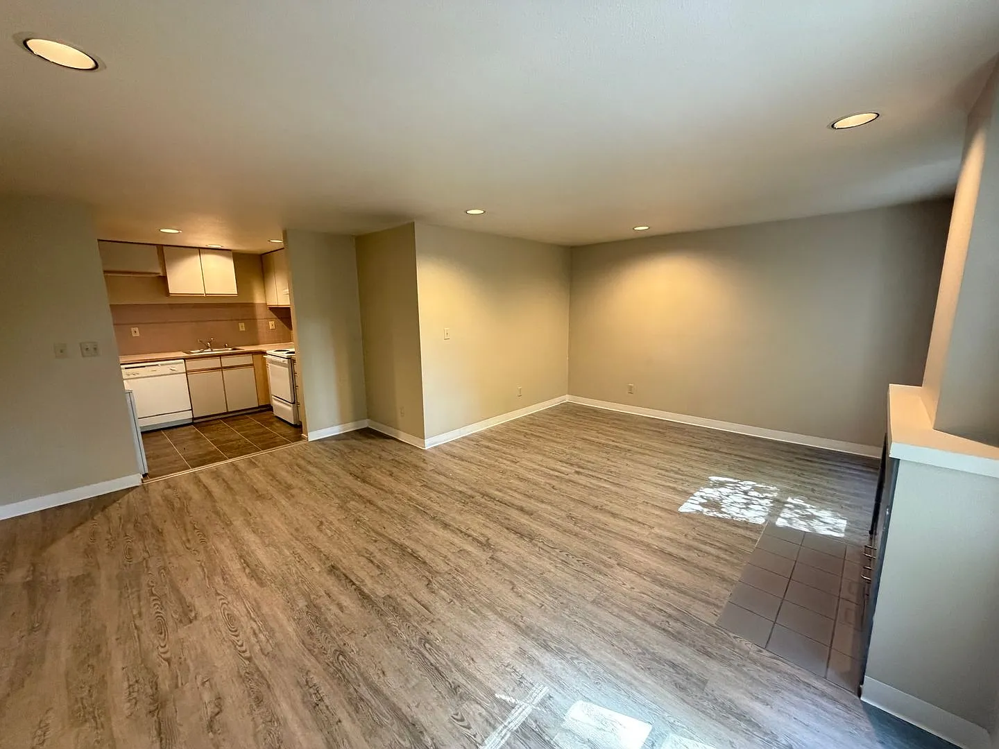 Boston West Apartments — Photo 4