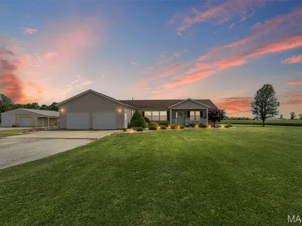 19452 State Route 15, Nashville, IL 62263