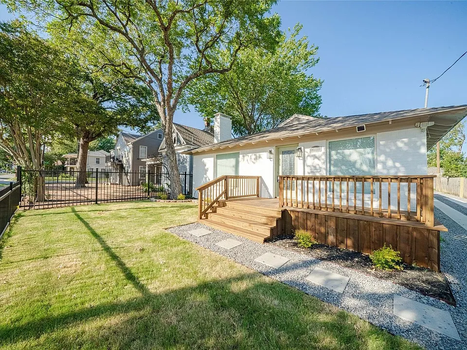 2004 Caddo St