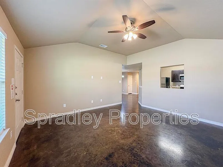 912B Mason Dr — Photo 2