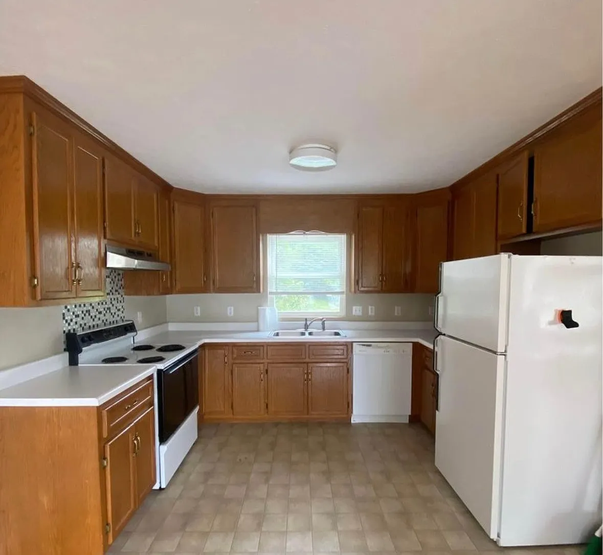 150 Warren St — Photo 2