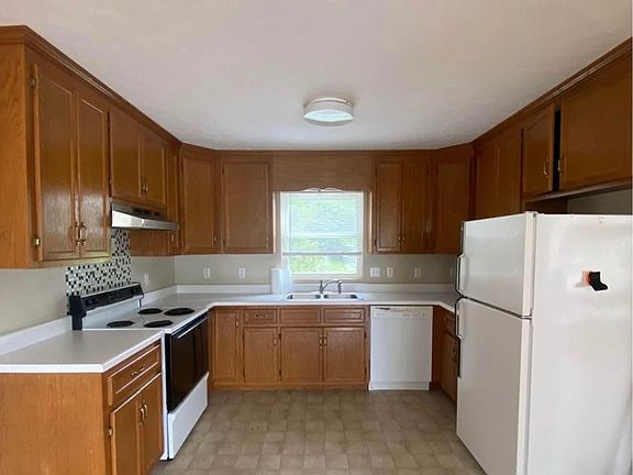2nd image of 150 Warren St NW