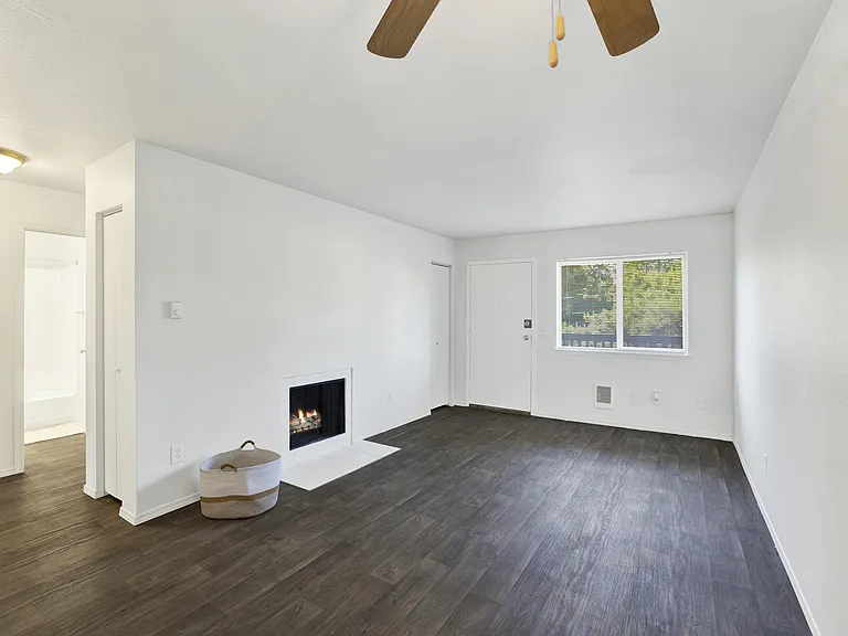 Kentwood Apartments — Photo 18