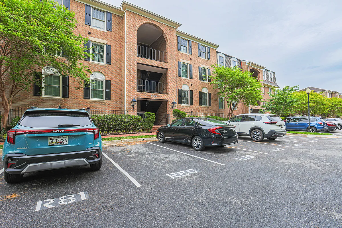 Building Photo - 5715 Brewer House Cir #201