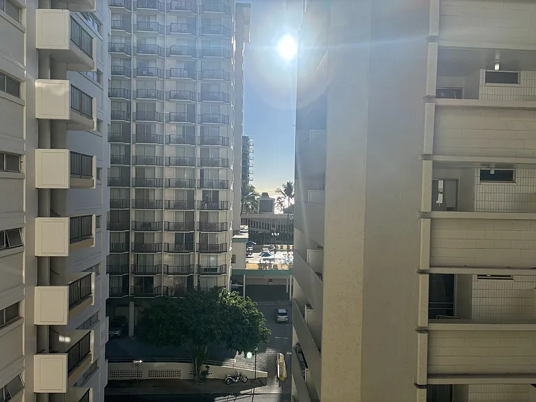Kuhio Ave — Photo 15