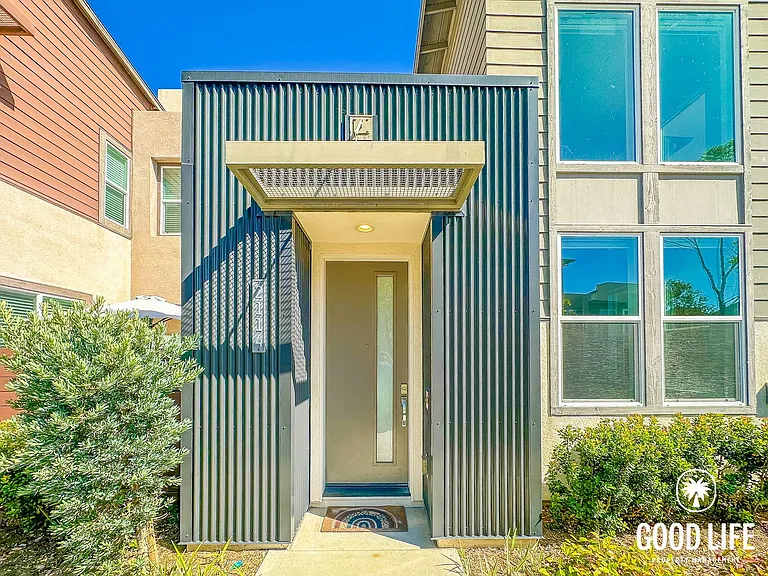 2114 Element Way — Photo 2