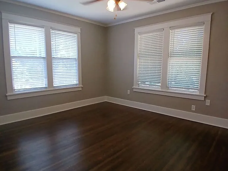285 Hawthorne St — Photo 13