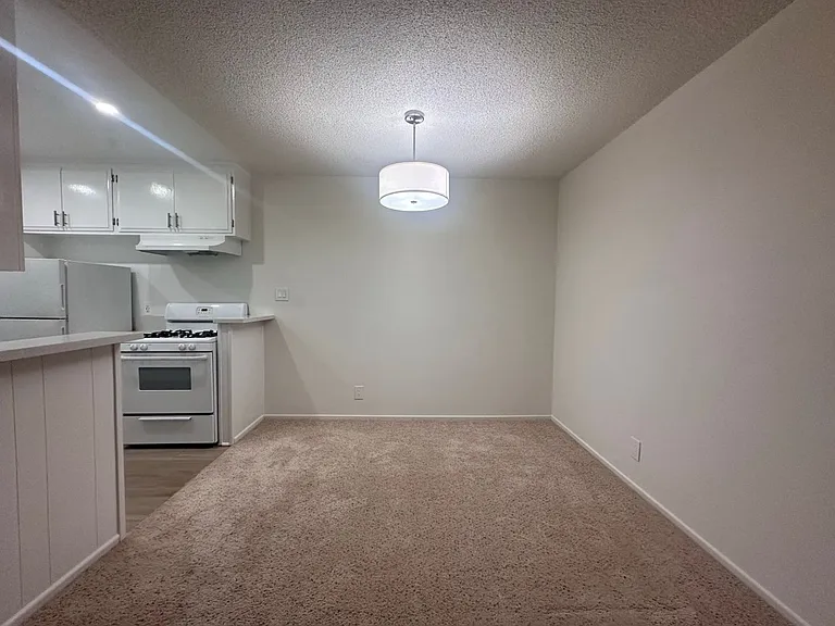 1226 McClellan Dr — Photo 12