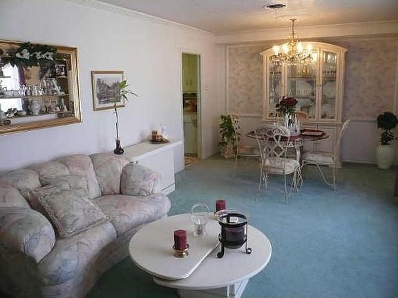 4th image of 9222 Pondview Dr