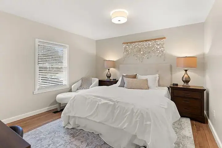 29 Versailles Ave — Photo 25