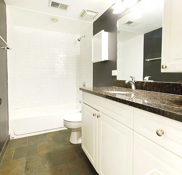 1352 N La Salle Dr — Photo 10