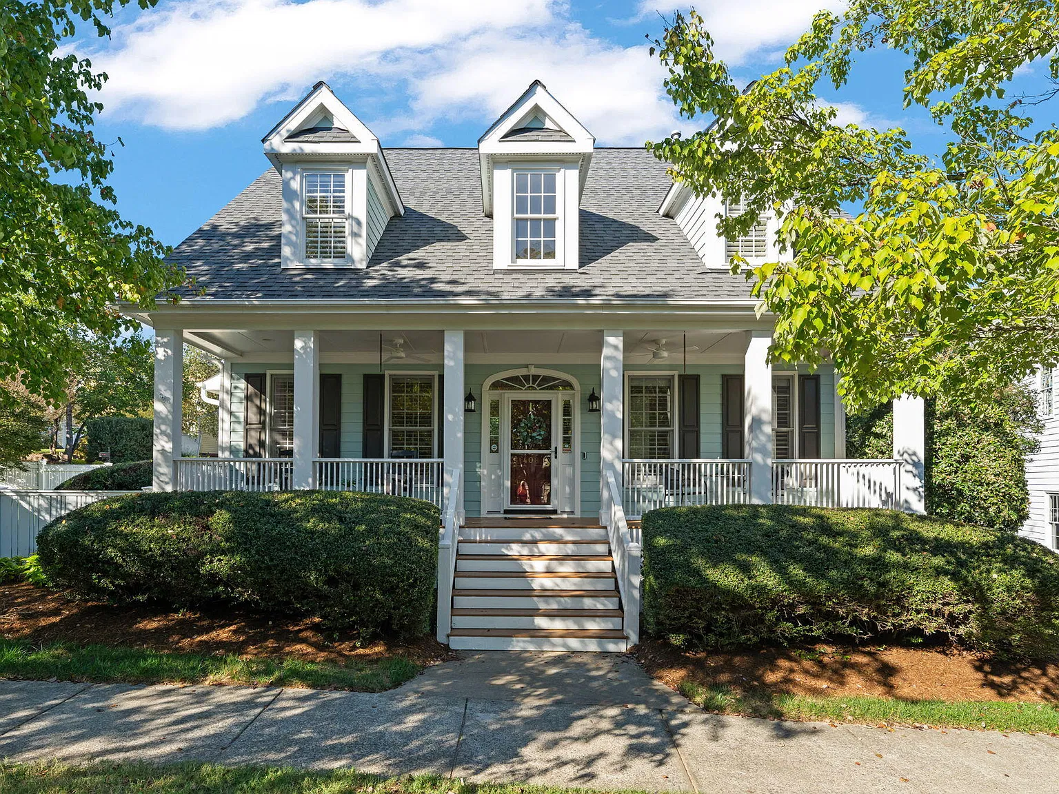 5 bed, 4.5 bath, $3,400 — Photo 1