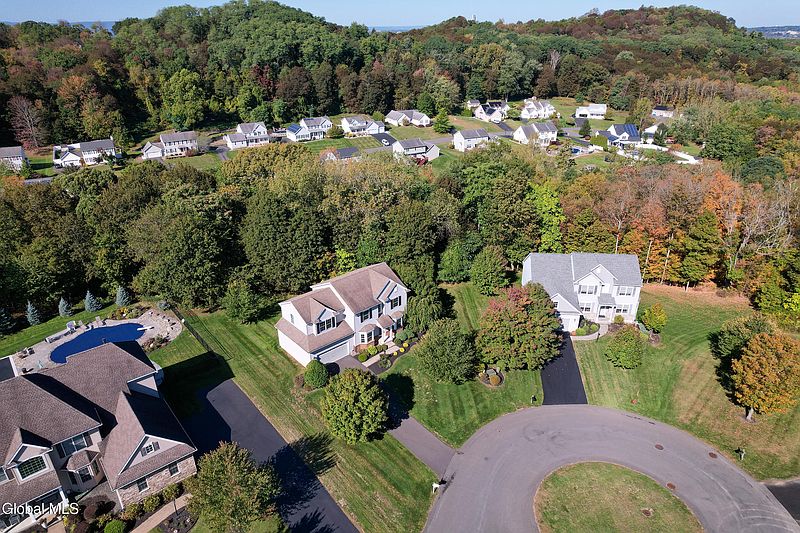 4th image of 7 Siena Lane