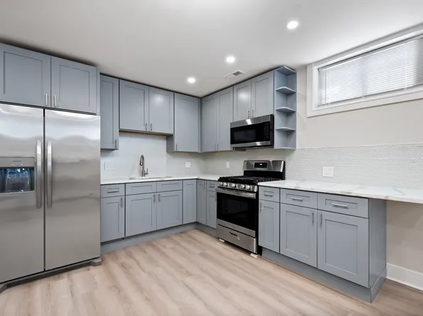 2600 W Morse Ave #B, Chicago, IL 60645