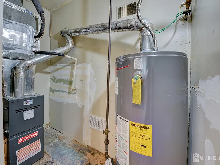 382 College Dr — Photo 14