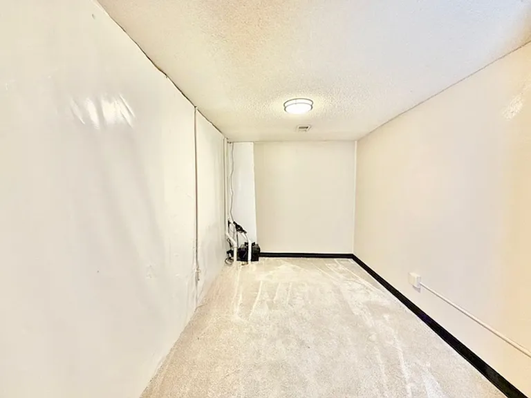 954 S Miller St — Photo 24