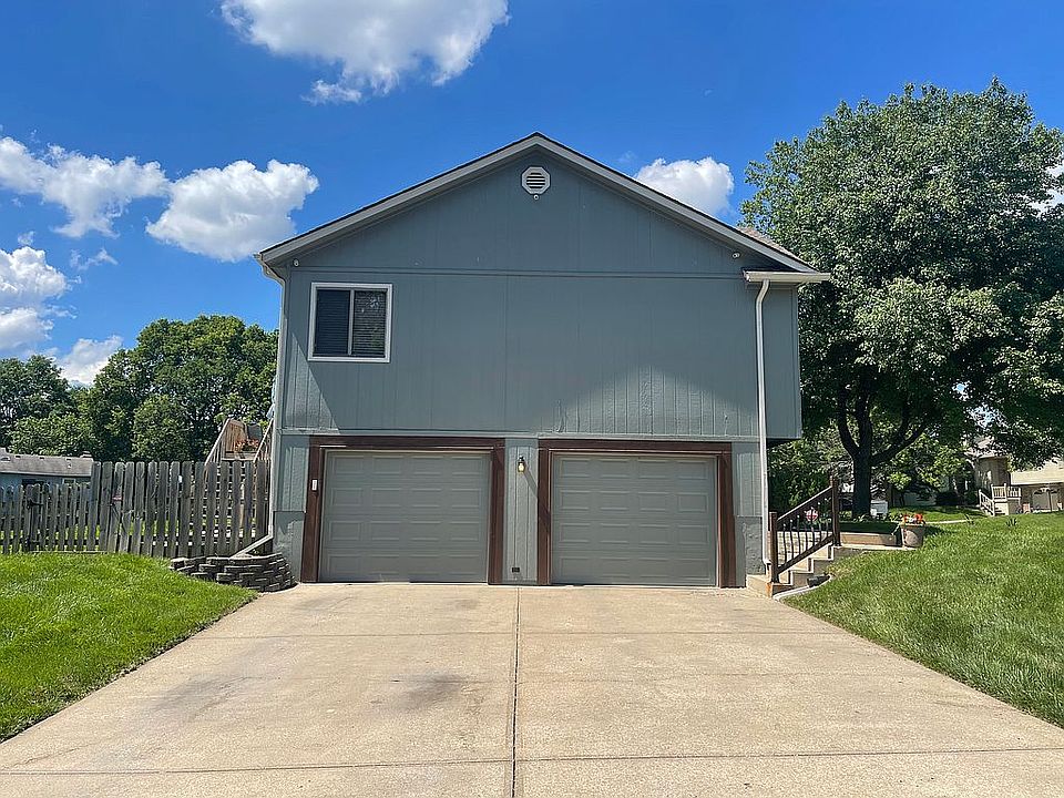 1st image of 417 SE Onyx Dr