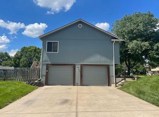 417 SE Onyx Dr, Lees Summit, MO 64063
