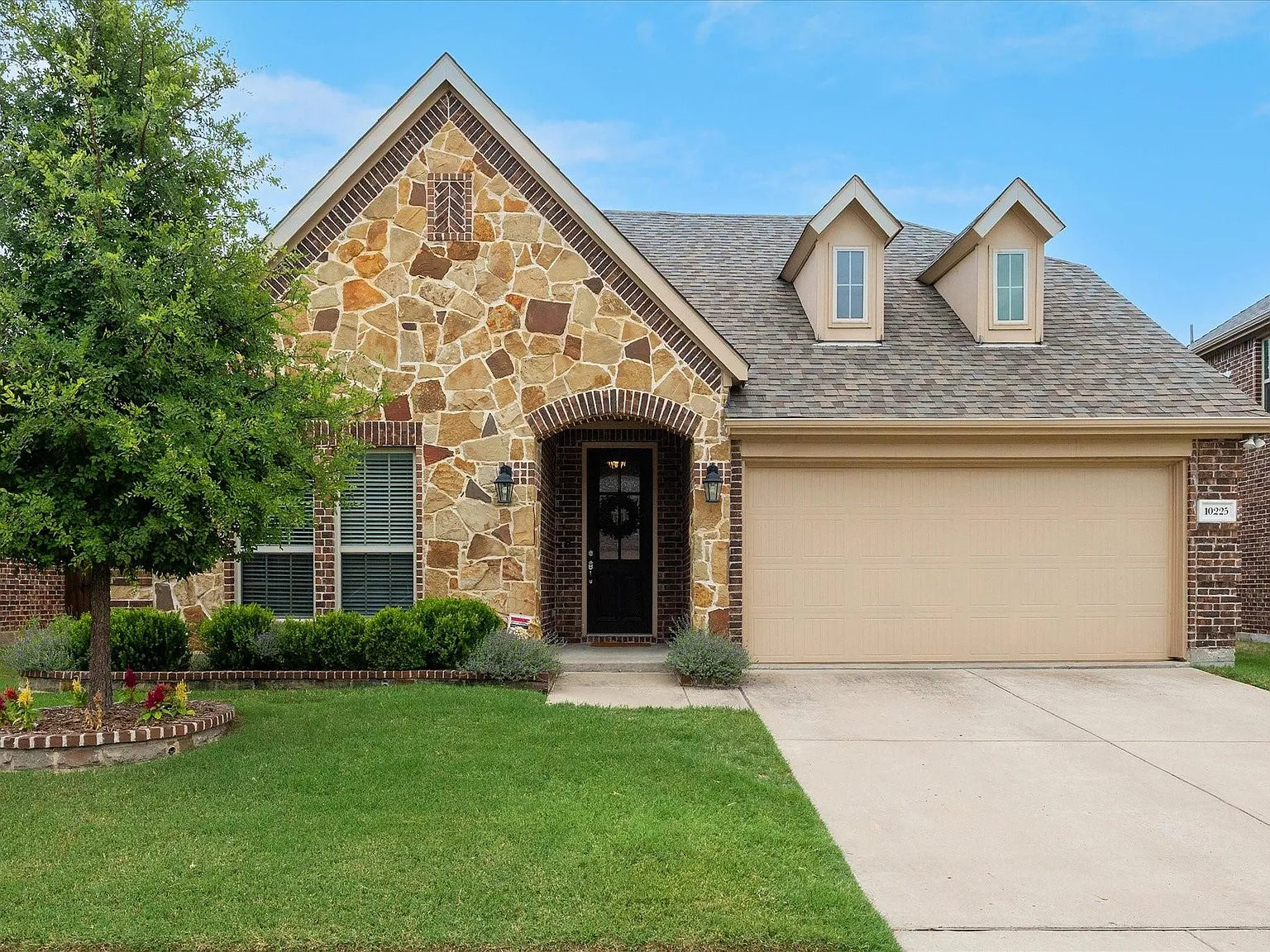 3 bed, 2054 sqft, $2,795 — Photo 1