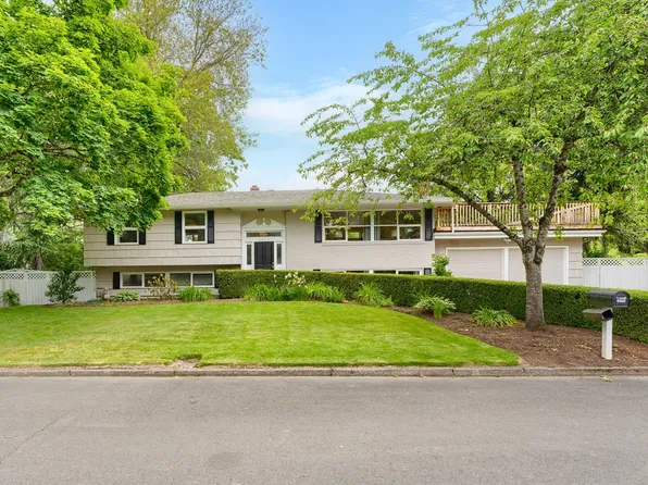 8925 SW Caroline Dr, Portland, OR 97225