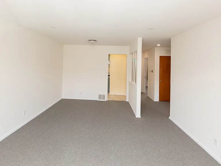 446 Niantic Ave — Photo 14