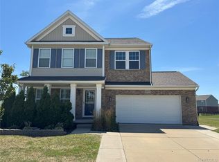 10377 N Island Lake Cir, Taylor, MI 48180