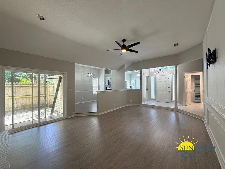 1897 Turnberry Ct — Photo 4