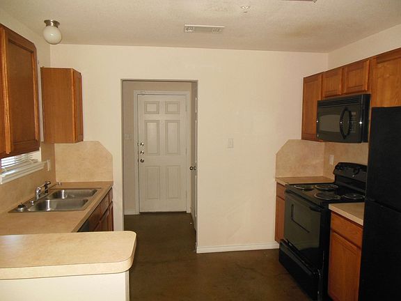 4th image of 4006 Cambridge Dr APT B