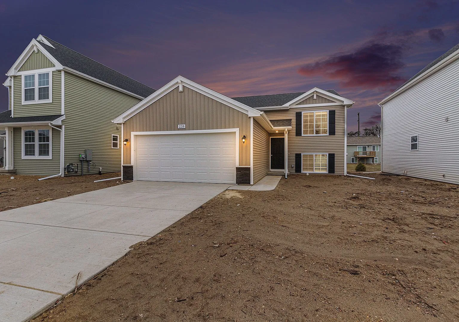 1 Month FREE Rent! Applied to Your First Full Month. Terms & Conditions Apply. — Photo 1