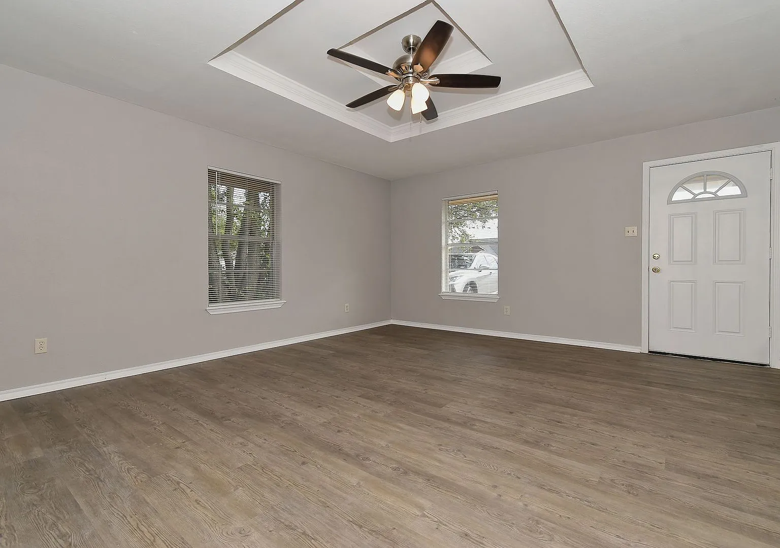 4008 Templeton - House — Photo 3